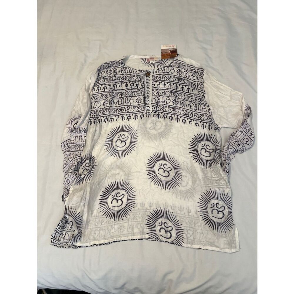 NWT White Boho Long Sleeve Tunic 4 Button Pockets with Navy Sunburst Om Symbol